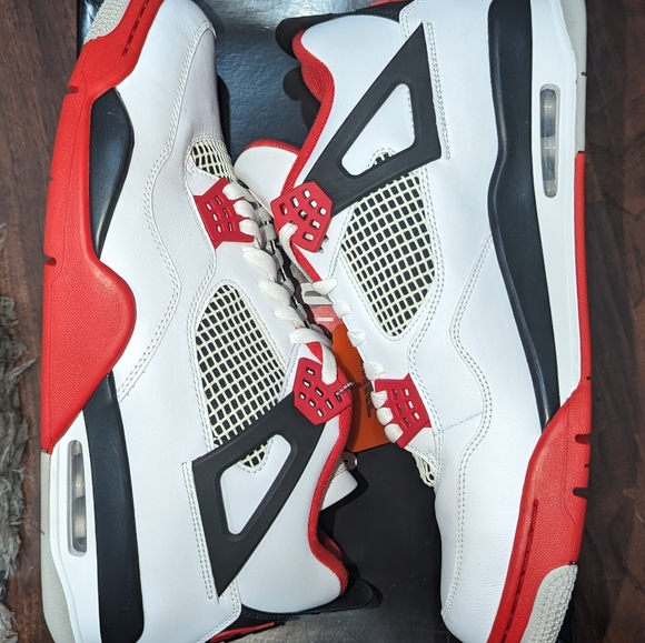 Nike Air Jordan 4 Fire Red 2020 - Picture 3 of 7